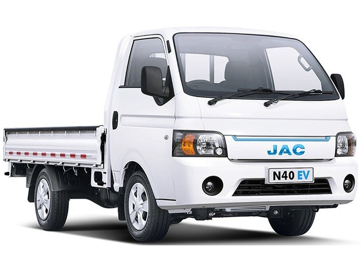 JAC N40EV — JAC electric light truck, 3.7-tonne light-duty electric truck with 230 km range, 63.75 kWh battery and 11 ft body.